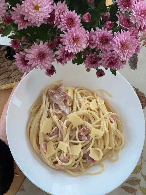 Creamy Eggless Carbonara with Bacon and Heavy Cream (Quick Pasta)